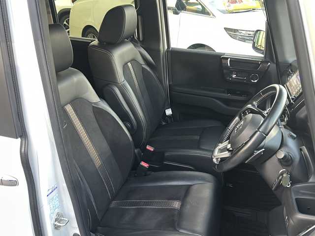 ホンダ Ｎ ＢＯＸ カスタム G EX ターボ ホンダセンシング 長野県 2018(平30)年 4.5万km プラチナホワイトパール 禁煙車/純正8インチナビ【VXU-185NBi】/（CD/DVD/フルセグTV/Bluetooth）/ホンダセンシング/・衝突軽減ブレーキ/・誤発進抑制機能/・後方誤発進抑制機能/・歩行者事故低減ステアリング/・オートハイビーム/・標識認識機能/・路外逸脱抑制機能/・先行車発進お知らせ機能/・アダプティブクルーズコントロール/バックカメラ/ビルトインETC/シートヒーター（D・N席）/ドライブレコーダー/両側パワースライドドア/オートエアコン（イオン）/革巻きステアリング/パドルシフト/ステアリングスイッチ/LEDヘッドライト/フォグランプ/オートライト/スマートキー/Pスタート/電動格納ミラー/純正15インチAW/純正フロアマット