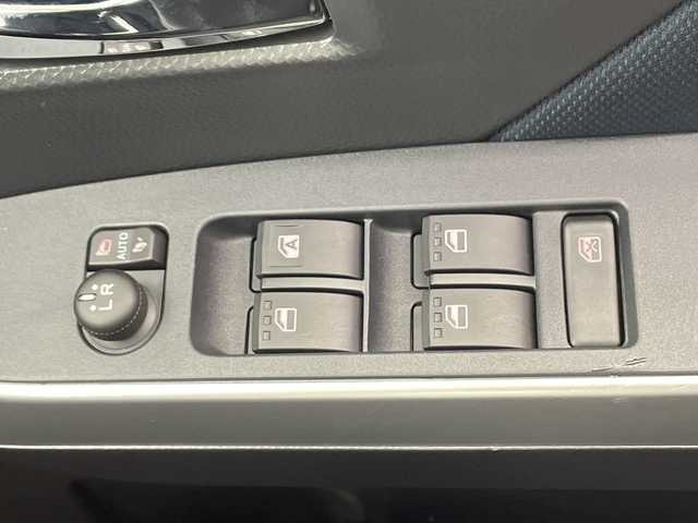 トヨタ ルーミー カスタムG－T 千葉県 2025(令7)年 0.1千km ブラックマイカメタリック/パールホワイト2トーン 登録済未使用車/純正ディスプレイオーディオ/　Bluetooth/フルセグTV/　Apple car play/Android Auto/スマートアシスト/レーダークルーズコントロール/車線逸脱警報/衝突軽減ブレーキ/クリアランスソナー/アラウンドビューモニター/先行車発進警報/ロードサインアシスト/電動パーキング/オートホールド/オートハイビーム/両側パワスラ/前席シートヒーター/LEDライト/フォグランプ/ロールサンシェード/シートバックテーブル/フロアマット