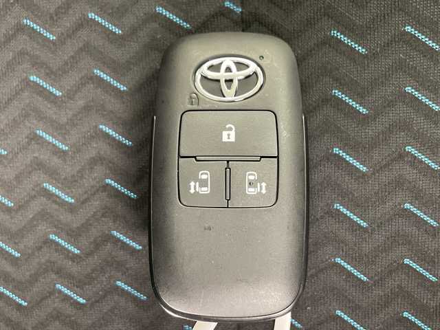 トヨタ ルーミー カスタムG－T 千葉県 2025(令7)年 0.1千km ブラックマイカメタリック/パールホワイト2トーン 登録済未使用車/純正ディスプレイオーディオ/　Bluetooth/フルセグTV/　Apple car play/Android Auto/スマートアシスト/レーダークルーズコントロール/車線逸脱警報/衝突軽減ブレーキ/クリアランスソナー/アラウンドビューモニター/先行車発進警報/ロードサインアシスト/電動パーキング/オートホールド/オートハイビーム/両側パワスラ/前席シートヒーター/LEDライト/フォグランプ/ロールサンシェード/シートバックテーブル/フロアマット