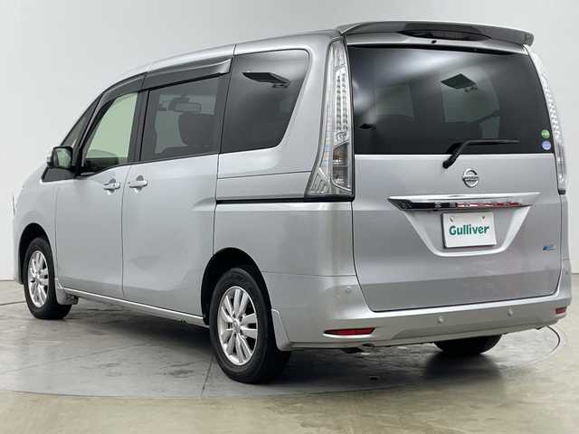 日産 セレナ 道央・札幌 2015(平27)年 6.7万km シルバー ・４WD/エマージェンシーブレーキ/・純正ナビ  フルセグ/BT/CD/DVD/SD/・ワンオーナー/・アラウンドビューモニター/・クルーズコントロール/・レーンキープアシスト/・両側パワースライドドア/・LEDオートライト/・ETC/・積込冬タイヤAWセット/・純正フロアマット/・フォグランプ