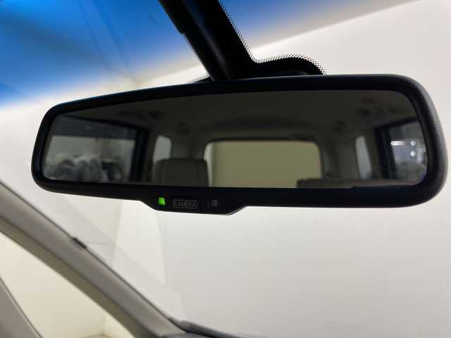 日産 セレナ 道央・札幌 2015(平27)年 6.7万km シルバー ・４WD/エマージェンシーブレーキ/・純正ナビ  フルセグ/BT/CD/DVD/SD/・ワンオーナー/・アラウンドビューモニター/・クルーズコントロール/・レーンキープアシスト/・両側パワースライドドア/・LEDオートライト/・ETC/・積込冬タイヤAWセット/・純正フロアマット/・フォグランプ