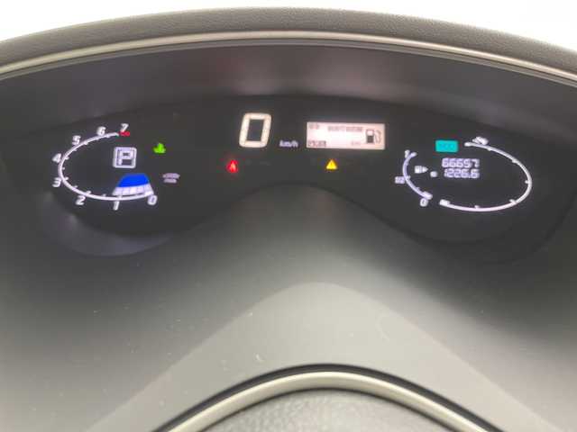 日産 セレナ 道央・札幌 2015(平27)年 6.7万km シルバー ・４WD/エマージェンシーブレーキ/・純正ナビ  フルセグ/BT/CD/DVD/SD/・ワンオーナー/・アラウンドビューモニター/・クルーズコントロール/・レーンキープアシスト/・両側パワースライドドア/・LEDオートライト/・ETC/・積込冬タイヤAWセット/・純正フロアマット/・フォグランプ