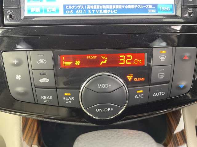 日産 セレナ 道央・札幌 2015(平27)年 6.7万km シルバー ・４WD/エマージェンシーブレーキ/・純正ナビ  フルセグ/BT/CD/DVD/SD/・ワンオーナー/・アラウンドビューモニター/・クルーズコントロール/・レーンキープアシスト/・両側パワースライドドア/・LEDオートライト/・ETC/・積込冬タイヤAWセット/・純正フロアマット/・フォグランプ