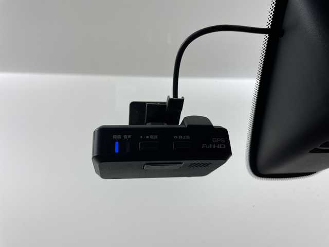 日産 セレナ 道央・札幌 2015(平27)年 6.7万km シルバー ・４WD/エマージェンシーブレーキ/・純正ナビ  フルセグ/BT/CD/DVD/SD/・ワンオーナー/・アラウンドビューモニター/・クルーズコントロール/・レーンキープアシスト/・両側パワースライドドア/・LEDオートライト/・ETC/・積込冬タイヤAWセット/・純正フロアマット/・フォグランプ