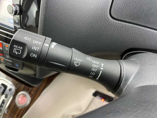 日産 セレナ 道央・札幌 2015(平27)年 6.7万km シルバー ・４WD/エマージェンシーブレーキ/・純正ナビ  フルセグ/BT/CD/DVD/SD/・ワンオーナー/・アラウンドビューモニター/・クルーズコントロール/・レーンキープアシスト/・両側パワースライドドア/・LEDオートライト/・ETC/・積込冬タイヤAWセット/・純正フロアマット/・フォグランプ