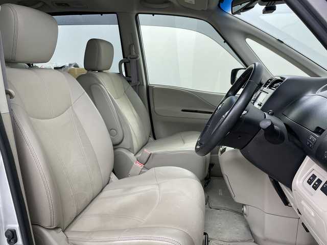 日産 セレナ 道央・札幌 2015(平27)年 6.7万km シルバー ・４WD/エマージェンシーブレーキ/・純正ナビ  フルセグ/BT/CD/DVD/SD/・ワンオーナー/・アラウンドビューモニター/・クルーズコントロール/・レーンキープアシスト/・両側パワースライドドア/・LEDオートライト/・ETC/・積込冬タイヤAWセット/・純正フロアマット/・フォグランプ