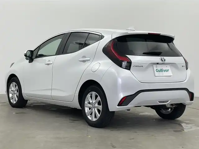 トヨタ アクア Z 富山県 2024(令6)年 0.1千km パール ディーラーディスプレイオーディオ/（AM/FM/BT)/バックカメラ/前後コーナーセンサー/レーンキープアシスト/衝突被害軽減システム/ダブルサイドエアバック/クルーズコントロール/ドアバイザー/アイドリングストップ/ハンドルヒーター/パワーシート/100V充電/プッシュスタート/ウィンカーミラー/オートライト/オートマチックハイビーム/ETC/フロアマット