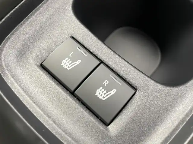 トヨタ アクア Z 富山県 2024(令6)年 0.1千km パール ディーラーディスプレイオーディオ/（AM/FM/BT)/バックカメラ/前後コーナーセンサー/レーンキープアシスト/衝突被害軽減システム/ダブルサイドエアバック/クルーズコントロール/ドアバイザー/アイドリングストップ/ハンドルヒーター/パワーシート/100V充電/プッシュスタート/ウィンカーミラー/オートライト/オートマチックハイビーム/ETC/フロアマット