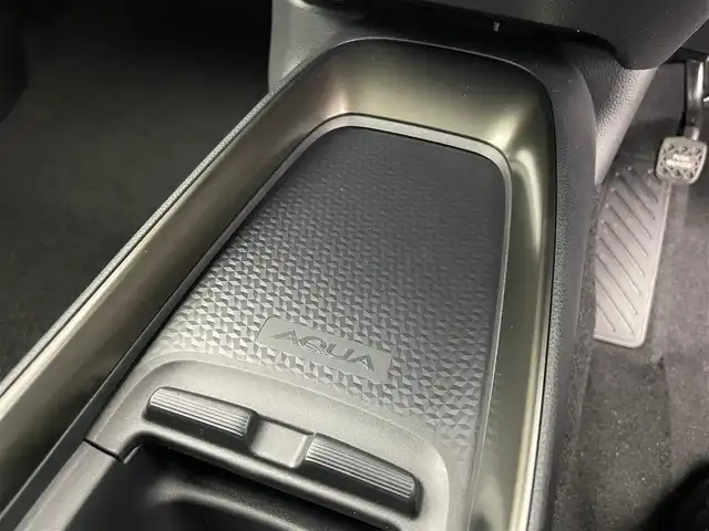 トヨタ アクア Z 富山県 2024(令6)年 0.1千km パール ディーラーディスプレイオーディオ/（AM/FM/BT)/バックカメラ/前後コーナーセンサー/レーンキープアシスト/衝突被害軽減システム/ダブルサイドエアバック/クルーズコントロール/ドアバイザー/アイドリングストップ/ハンドルヒーター/パワーシート/100V充電/プッシュスタート/ウィンカーミラー/オートライト/オートマチックハイビーム/ETC/フロアマット