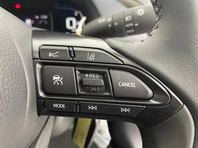 トヨタ アクア Z 富山県 2024(令6)年 0.1千km パール ディーラーディスプレイオーディオ/（AM/FM/BT)/バックカメラ/前後コーナーセンサー/レーンキープアシスト/衝突被害軽減システム/ダブルサイドエアバック/クルーズコントロール/ドアバイザー/アイドリングストップ/ハンドルヒーター/パワーシート/100V充電/プッシュスタート/ウィンカーミラー/オートライト/オートマチックハイビーム/ETC/フロアマット