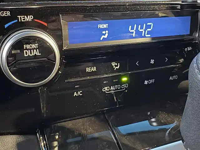 トヨタ アルファード S Cパッケージ 滋賀県 2018(平30)年 0.9万km ブラック 純正10型ナビ/（CD/DVD/フルセグTV/SD/BT）/レーダークルーズコントロール/純正フリップダウンモニター/TRDエアロ（F/S/R）/バックカメラ/ビルトインETC2.0/ドライブレコーダー/両側パワースライドドア/クリアランスソナー/パワーバックドア/ハーフレザーシート/パワーシート/ステアリングヒーター/電動パーキングブレーキ/オートブレーキホールド/社外フロアマット/LEDヘッドライト/純正18インチAW