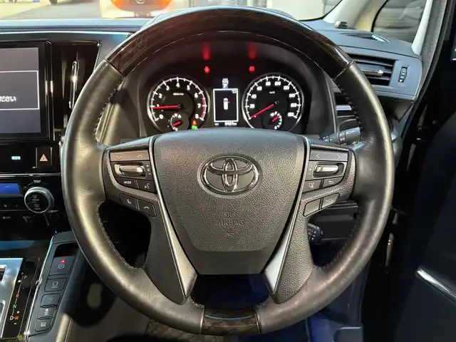 トヨタ アルファード S Cパッケージ 滋賀県 2018(平30)年 0.9万km ブラック 純正10型ナビ/（CD/DVD/フルセグTV/SD/BT）/レーダークルーズコントロール/純正フリップダウンモニター/TRDエアロ（F/S/R）/バックカメラ/ビルトインETC2.0/ドライブレコーダー/両側パワースライドドア/クリアランスソナー/パワーバックドア/ハーフレザーシート/パワーシート/ステアリングヒーター/電動パーキングブレーキ/オートブレーキホールド/社外フロアマット/LEDヘッドライト/純正18インチAW