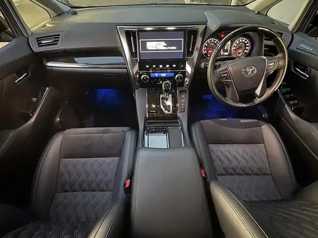 トヨタ アルファード S Cパッケージ 滋賀県 2018(平30)年 0.9万km ブラック 純正10型ナビ/（CD/DVD/フルセグTV/SD/BT）/レーダークルーズコントロール/純正フリップダウンモニター/TRDエアロ（F/S/R）/バックカメラ/ビルトインETC2.0/ドライブレコーダー/両側パワースライドドア/クリアランスソナー/パワーバックドア/ハーフレザーシート/パワーシート/ステアリングヒーター/電動パーキングブレーキ/オートブレーキホールド/社外フロアマット/LEDヘッドライト/純正18インチAW