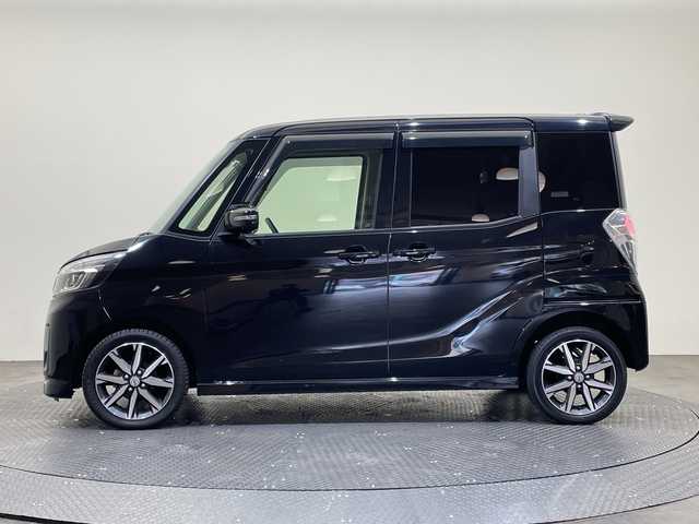 日産 デイズ ルークス ハイウェイスターX Gパッケージ 愛媛県 2017(平29)年 5.4万km ブラック 純正ＳＤナビ/フルセグTV　Bluetooth DVD再生/アラウンドビューモニター/両側パワースライドドア/エマージェンシーブレーキ/ETC/純正15インチアルミホイール/純正フロアマット/オートマチックハイビーム/LEDヘッドライト