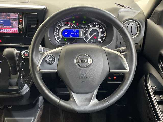 日産 デイズ ルークス ハイウェイスターX Gパッケージ 愛媛県 2017(平29)年 5.4万km ブラック 純正ＳＤナビ/フルセグTV　Bluetooth DVD再生/アラウンドビューモニター/両側パワースライドドア/エマージェンシーブレーキ/ETC/純正15インチアルミホイール/純正フロアマット/オートマチックハイビーム/LEDヘッドライト