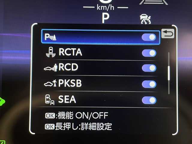 トヨタ カローラ クロス ハイブリッド Z 千葉県 2025(令7)年 0.1万km未満 センシュアルレッドマイカ カラーコード：ZYD/　アティチュードブラックマイカ×センシュアルレッドマイカ/パノラマルーフ/トヨタセーフティセンス/　衝突軽減ブレーキ/レーンキープアシスト/　レーダークルーズコントロール/オートハイビーム/　クリアランスソナー/ブラインドスポットモニター/　リヤクロストラフィックアラート/リアカメラディテクション/　アドバンスドパーク/純正10.5インチディスプレイナビ/　フルセグ/BT/USB/カープレイ/全方位カメラ/ステアリングスイッチ/ETC2.0/電動パーキングブレーキ/パワーバックドア/ハーフレザーシート/パワーシート(D席)/シートヒーター(D/N席)/LEDヘッドライト/オートライト/フォグライト/ルーフレール/純正18インチAW/保証書/取扱説明書
