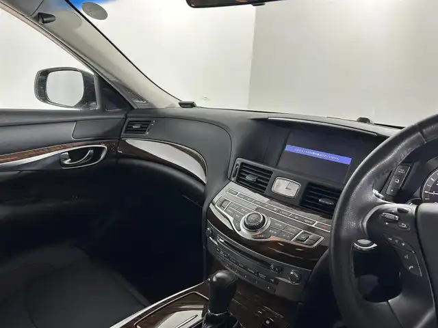 日産 フーガ ハイブリッド 佐賀県 2017(平29)年 4.7万km スーパーブラック 禁煙車/純正HDDナビ/全方位カメラ/クルーズコントロール追従有/BOSEサウンドシステム/ドライブレコーダー/シートヒーター/エアシート/パワーシート/ETC/純正１８インチアルミホイール/ABS/横滑り防止装置/レーンキープアシスト/盗難防止装置/オートライト/LEDヘッドライト