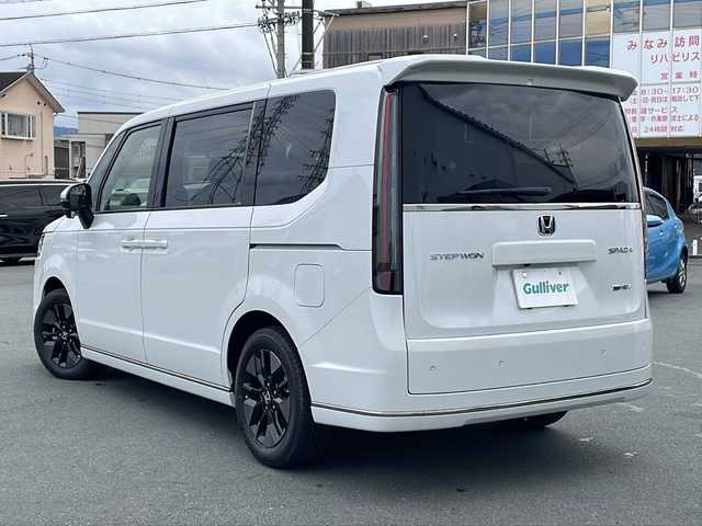 ホンダ ステップワゴン スパーダ eHEV 三重県 2025(令7)年 0.1万km未満 プラチナホワイトパール プッシュスタート/横滑り防止/両側パワースライドドア/電動リヤゲート/オートライト/オートマチックハイビーム/リアサンシェード/電動格納ミラー/レーダークルーズコントロール/パドルシフト/レーンキープアシスト/衝突軽減ブレーキ/ブラインドスポットモニター/コーナーセンサー/純正SDナビ(AM/FM/CD/DVD/TV/BT)/シートヒーター(D+N席)/ステアリングスイッチ/革巻きステアリング/電動パーキング/ウォークスルー/USB入力端子1ヶ所/タイプC入力端子5か所/LEDヘッドライト/スペアキー/ワンオーナー/取扱説明書/保証書/禁煙車