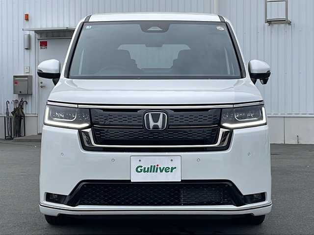 ホンダ ステップワゴン スパーダ eHEV 三重県 2025(令7)年 0.1万km未満 プラチナホワイトパール プッシュスタート/横滑り防止/両側パワースライドドア/電動リヤゲート/オートライト/オートマチックハイビーム/リアサンシェード/電動格納ミラー/レーダークルーズコントロール/パドルシフト/レーンキープアシスト/衝突軽減ブレーキ/ブラインドスポットモニター/コーナーセンサー/純正SDナビ(AM/FM/CD/DVD/TV/BT)/シートヒーター(D+N席)/ステアリングスイッチ/革巻きステアリング/電動パーキング/ウォークスルー/USB入力端子1ヶ所/タイプC入力端子5か所/LEDヘッドライト/スペアキー/ワンオーナー/取扱説明書/保証書/禁煙車