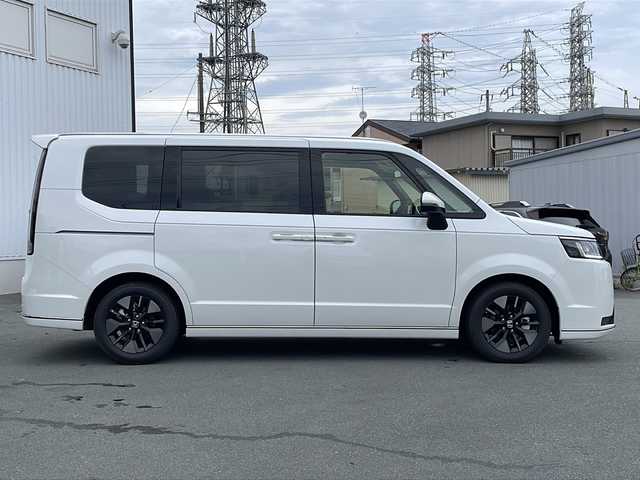 ホンダ ステップワゴン スパーダ eHEV 三重県 2025(令7)年 0.1万km未満 プラチナホワイトパール プッシュスタート/横滑り防止/両側パワースライドドア/電動リヤゲート/オートライト/オートマチックハイビーム/リアサンシェード/電動格納ミラー/レーダークルーズコントロール/パドルシフト/レーンキープアシスト/衝突軽減ブレーキ/ブラインドスポットモニター/コーナーセンサー/純正SDナビ(AM/FM/CD/DVD/TV/BT)/シートヒーター(D+N席)/ステアリングスイッチ/革巻きステアリング/電動パーキング/ウォークスルー/USB入力端子1ヶ所/タイプC入力端子5か所/LEDヘッドライト/スペアキー/ワンオーナー/取扱説明書/保証書/禁煙車