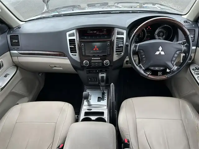 三菱 パジェロ ロング スーパーエクシード 山形県 2015(平27)年 8.2万km クォーツブラウンメタリック 4WD/サンルーフ/ロックフォードサウンドシステム/純正SDナビ/　　【CD DVD BT フルセグ USB AUX】/バックカメラ/クルーズコントロール/HIDオートヘッドライト/レザーシート/シートヒーター/パワーシート/純正18インチアルミホイール/ステアリングスイッチ/MTモード付AT/IC付ターボ/電動格納ウィンカーミラー/フォグランプ/WAC/リモコンキー×2/ETC