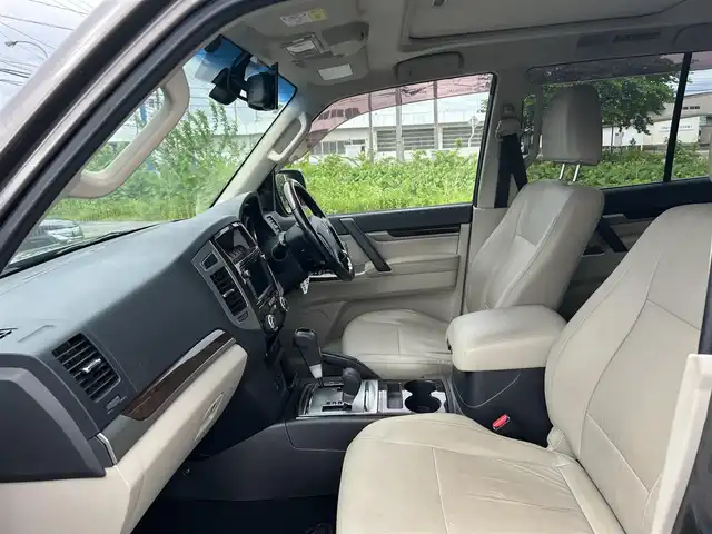 三菱 パジェロ ロング スーパーエクシード 山形県 2015(平27)年 8.2万km クォーツブラウンメタリック 4WD/サンルーフ/ロックフォードサウンドシステム/純正SDナビ/　　【CD DVD BT フルセグ USB AUX】/バックカメラ/クルーズコントロール/HIDオートヘッドライト/レザーシート/シートヒーター/パワーシート/純正18インチアルミホイール/ステアリングスイッチ/MTモード付AT/IC付ターボ/電動格納ウィンカーミラー/フォグランプ/WAC/リモコンキー×2/ETC