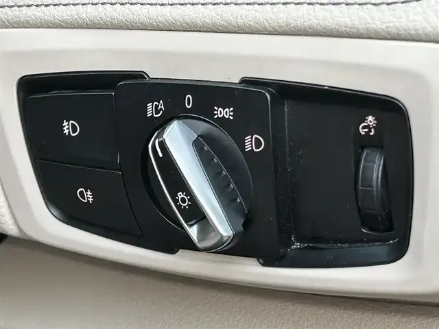 ＢＭＷ ２１８ｄ グランツアラー ラグジュアリー 福岡県 2016(平28)年 6.8万km プラチナシルバー インテリジェントセーフティ/ベージュレザーシート/前席シートヒーター/純正ナビ/Bluetooth/バックカメラ/LEDヘッドライト/オートライト/フロントフォグランプ/リアフォグランプ/ステアリングスイッチ/パークディスタンスコントロール　/純正１７インチアルミホイール　/ミラー一体型ＥＴＣ/取扱説明書/スペアキー×1