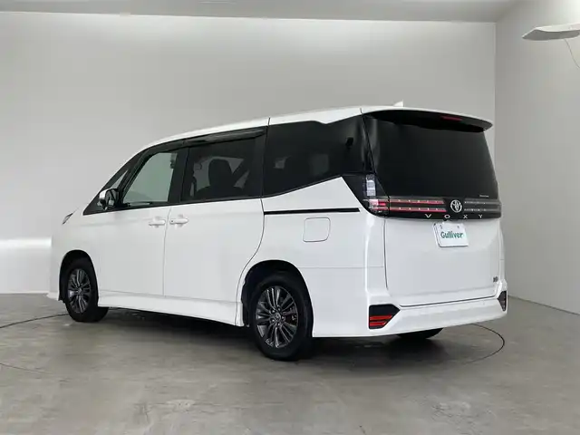 トヨタ ヴォクシー ハイブリッド S－G 埼玉県 2023(令5)年 1.2万km ホワイトパールクリスタルシャイン 純正10.5インチナビ バックカメラ DVDキット 両側パワースライドドア LEDヘッドライト オートライト ビルトインETC2.0 セーフティセンス レーダークルーズコントロール 前後ドラレコ