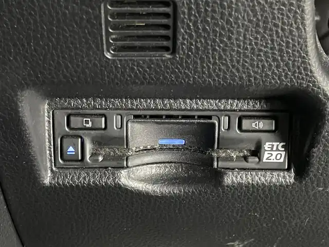 トヨタ ヴォクシー ハイブリッド S－G 埼玉県 2023(令5)年 1.2万km ホワイトパールクリスタルシャイン 純正10.5インチナビ バックカメラ DVDキット 両側パワースライドドア LEDヘッドライト オートライト ビルトインETC2.0 セーフティセンス レーダークルーズコントロール 前後ドラレコ