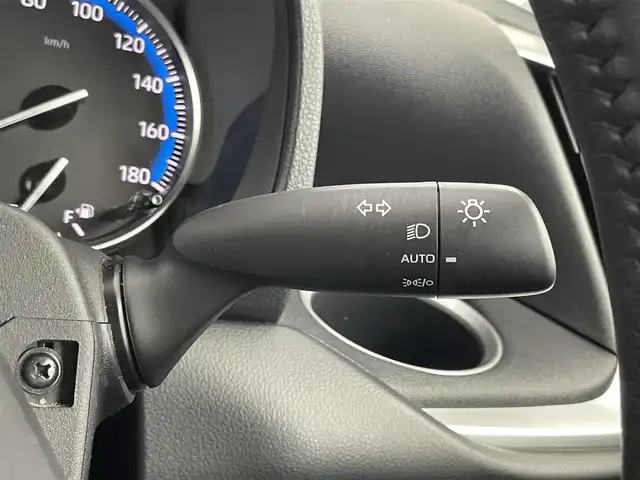 トヨタ ヴォクシー ハイブリッド S－G 埼玉県 2023(令5)年 1.2万km ホワイトパールクリスタルシャイン 純正10.5インチナビ バックカメラ DVDキット 両側パワースライドドア LEDヘッドライト オートライト ビルトインETC2.0 セーフティセンス レーダークルーズコントロール 前後ドラレコ