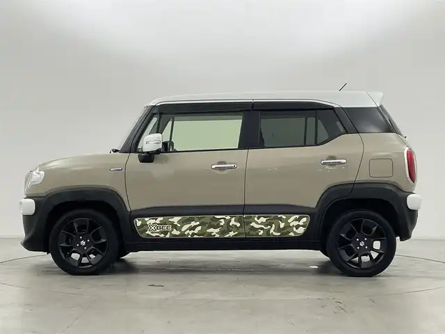 スズキ クロスビー HYBRID MZ 群馬県 2018(平30)年 6.8万km キャラバンアイボリーパールメタリック/ホワイト 2トーンルーフ 純正8インチSDナビ/・フルセグTV/Bluetooth/CD/DVD/全周囲カメラ/迷彩柄サイドデカール/スズキセーフティサポート/・デュアルセンサーブレーキサポート/・後退時ブレーキサポート/・ハイビームアシスト/・車線逸脱警報機能/・ふらつき警報機能/・先行車発進お知らせ機能/・標識認識機能/・誤発進抑制機能（前後）/クルーズコントロール/社外ドライブレコーダー/前席シートヒーター/衝突被害軽減ブレーキ/レーンキープアシスト/LEDヘッドライト/パドルシフト/純正フロアマット/純正16インチAW