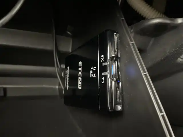 スズキ クロスビー HYBRID MZ 群馬県 2018(平30)年 6.8万km キャラバンアイボリーパールメタリック/ホワイト 2トーンルーフ 純正8インチSDナビ/・フルセグTV/Bluetooth/CD/DVD/全周囲カメラ/迷彩柄サイドデカール/スズキセーフティサポート/・デュアルセンサーブレーキサポート/・後退時ブレーキサポート/・ハイビームアシスト/・車線逸脱警報機能/・ふらつき警報機能/・先行車発進お知らせ機能/・標識認識機能/・誤発進抑制機能（前後）/クルーズコントロール/社外ドライブレコーダー/前席シートヒーター/衝突被害軽減ブレーキ/レーンキープアシスト/LEDヘッドライト/パドルシフト/純正フロアマット/純正16インチAW