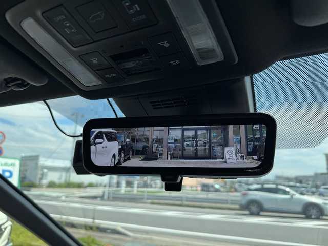 トヨタ ヴォクシー ハイブリッド S－Z 滋賀県 2023(令5)年 1.4万km ホワイトパールクリスタルシャイン 純正ディスプレイオーディオPlus コネクテッィドナビ対応/　フルセグ Bluetooth CD DVD  /トヨタチームメイト/快適利便パッケージ/ドライビングサポートパッケージ/ハンズフリーデュアルパワースライドドア/ブラインドスポットモニター/ユニバーサルステップ/パワーバッックドア/ナノイー/ステアリングヒーター/デジタルインナーミラー/カラーヘッドアップディスプレイ/パノラミックビューモニター/パーキングサポートブレーキ/Toyota Safety Sense /プリクラッシュセーフティー/緊急時操舵支援/フロントクロストラフィックアラート/レーンチェンジアシスト/レーントレーシングアシスト/レーンディパーチャーアラート/レーダークルーズコントロール/オートマチックハイビーム/ロードサインアシスト/ドライバー異常時対応システム/プロアクティブドライビングアシスト/発進遅れ告知機能/ドライブレコーダー前後/両側パワースライドドア/ETC2.0/AC100V/純正17インチアルミ/純正フロアマット/スマートキー×2/プッシュスタート/