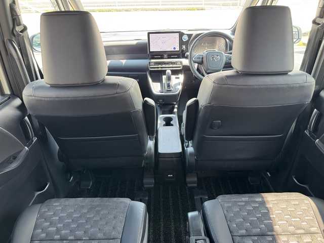 トヨタ ヴォクシー ハイブリッド S－Z 滋賀県 2023(令5)年 1.4万km ホワイトパールクリスタルシャイン 純正ディスプレイオーディオPlus コネクテッィドナビ対応/　フルセグ Bluetooth CD DVD  /トヨタチームメイト/快適利便パッケージ/ドライビングサポートパッケージ/ハンズフリーデュアルパワースライドドア/ブラインドスポットモニター/ユニバーサルステップ/パワーバッックドア/ナノイー/ステアリングヒーター/デジタルインナーミラー/カラーヘッドアップディスプレイ/パノラミックビューモニター/パーキングサポートブレーキ/Toyota Safety Sense /プリクラッシュセーフティー/緊急時操舵支援/フロントクロストラフィックアラート/レーンチェンジアシスト/レーントレーシングアシスト/レーンディパーチャーアラート/レーダークルーズコントロール/オートマチックハイビーム/ロードサインアシスト/ドライバー異常時対応システム/プロアクティブドライビングアシスト/発進遅れ告知機能/ドライブレコーダー前後/両側パワースライドドア/ETC2.0/AC100V/純正17インチアルミ/純正フロアマット/スマートキー×2/プッシュスタート/