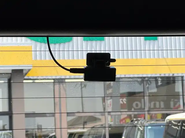 トヨタ ヴォクシー ハイブリッド S－Z 滋賀県 2023(令5)年 1.4万km ホワイトパールクリスタルシャイン 純正ディスプレイオーディオPlus コネクテッィドナビ対応/　フルセグ Bluetooth CD DVD  /トヨタチームメイト/快適利便パッケージ/ドライビングサポートパッケージ/ハンズフリーデュアルパワースライドドア/ブラインドスポットモニター/ユニバーサルステップ/パワーバッックドア/ナノイー/ステアリングヒーター/デジタルインナーミラー/カラーヘッドアップディスプレイ/パノラミックビューモニター/パーキングサポートブレーキ/Toyota Safety Sense /プリクラッシュセーフティー/緊急時操舵支援/フロントクロストラフィックアラート/レーンチェンジアシスト/レーントレーシングアシスト/レーンディパーチャーアラート/レーダークルーズコントロール/オートマチックハイビーム/ロードサインアシスト/ドライバー異常時対応システム/プロアクティブドライビングアシスト/発進遅れ告知機能/ドライブレコーダー前後/両側パワースライドドア/ETC2.0/AC100V/純正17インチアルミ/純正フロアマット/スマートキー×2/プッシュスタート/