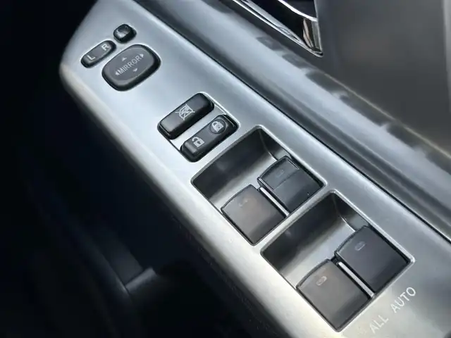 トヨタ ヴォクシー ZS 煌Ⅱ 奈良県 2012(平24)年 6.7万km ブラック 両側パワースライドドア/社外ナビ(フルセグTV/CD/DVD/AM・FM/BT/iPod)/バックカメラ/ビルトインETC/パドルシフト/HIDヘッドライト/純正16インチアルミホイール/純正フロアマット/プッシュスタート/スペアキー