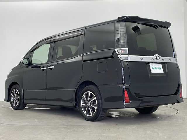 トヨタ ヴォクシー ZS 煌Ⅲ 鹿児島県 2021(令3)年 2.9万km ブラック Toyota Safety Sense/純正9型ナビ/Bluetooth DVD HDMI/フルセグTV/バックカメラ/純正12.1型フリップダウンモニター /両側電動スライドドア/ビルトインETC/レーダークルーズコントロール/前方ドライブレコーダー/前後コーナーセンサー/LEDヘッドライト/フォグライト/オートライトコントロール/レーンキープアシスト/純正16インチアルミホイール/ステアリングスイッチ/スマートキー/エンジンプッシュスタート/保証書/取扱説明書
