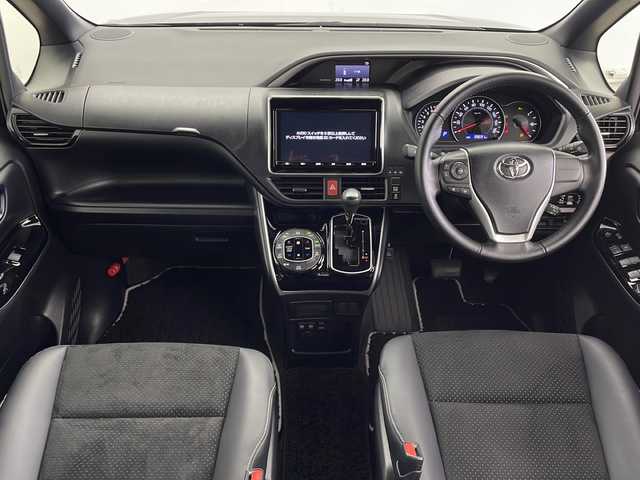 トヨタ ヴォクシー ZS 煌Ⅲ 鹿児島県 2021(令3)年 2.9万km ブラック Toyota Safety Sense/純正9型ナビ/Bluetooth DVD HDMI/フルセグTV/バックカメラ/純正12.1型フリップダウンモニター /両側電動スライドドア/ビルトインETC/レーダークルーズコントロール/前方ドライブレコーダー/前後コーナーセンサー/LEDヘッドライト/フォグライト/オートライトコントロール/レーンキープアシスト/純正16インチアルミホイール/ステアリングスイッチ/スマートキー/エンジンプッシュスタート/保証書/取扱説明書