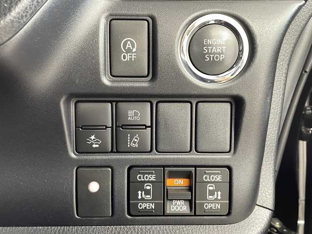トヨタ ヴォクシー ZS 煌Ⅲ 鹿児島県 2021(令3)年 2.9万km ブラック Toyota Safety Sense/純正9型ナビ/Bluetooth DVD HDMI/フルセグTV/バックカメラ/純正12.1型フリップダウンモニター /両側電動スライドドア/ビルトインETC/レーダークルーズコントロール/前方ドライブレコーダー/前後コーナーセンサー/LEDヘッドライト/フォグライト/オートライトコントロール/レーンキープアシスト/純正16インチアルミホイール/ステアリングスイッチ/スマートキー/エンジンプッシュスタート/保証書/取扱説明書