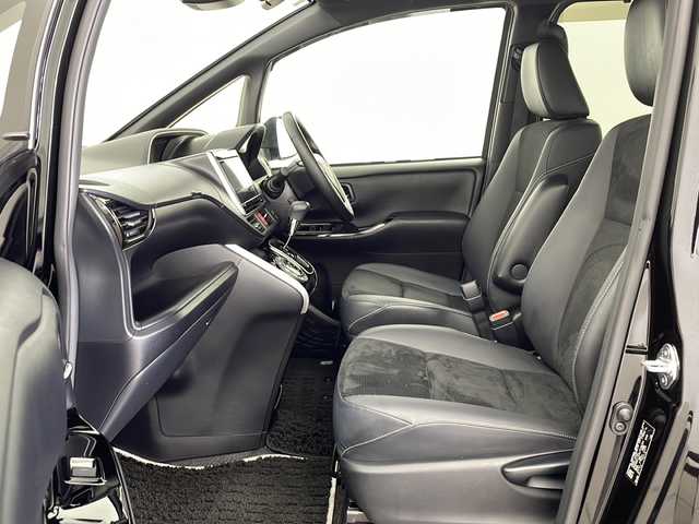 トヨタ ヴォクシー ZS 煌Ⅲ 鹿児島県 2021(令3)年 2.9万km ブラック Toyota Safety Sense/純正9型ナビ/Bluetooth DVD HDMI/フルセグTV/バックカメラ/純正12.1型フリップダウンモニター /両側電動スライドドア/ビルトインETC/レーダークルーズコントロール/前方ドライブレコーダー/前後コーナーセンサー/LEDヘッドライト/フォグライト/オートライトコントロール/レーンキープアシスト/純正16インチアルミホイール/ステアリングスイッチ/スマートキー/エンジンプッシュスタート/保証書/取扱説明書
