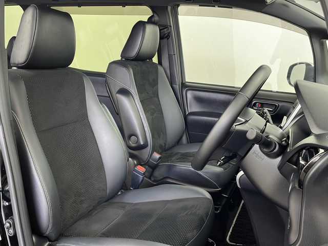 トヨタ ヴォクシー ZS 煌Ⅲ 鹿児島県 2021(令3)年 2.9万km ブラック Toyota Safety Sense/純正9型ナビ/Bluetooth DVD HDMI/フルセグTV/バックカメラ/純正12.1型フリップダウンモニター /両側電動スライドドア/ビルトインETC/レーダークルーズコントロール/前方ドライブレコーダー/前後コーナーセンサー/LEDヘッドライト/フォグライト/オートライトコントロール/レーンキープアシスト/純正16インチアルミホイール/ステアリングスイッチ/スマートキー/エンジンプッシュスタート/保証書/取扱説明書