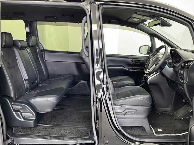 トヨタ ヴォクシー ZS 煌Ⅲ 鹿児島県 2021(令3)年 2.9万km ブラック Toyota Safety Sense/純正9型ナビ/Bluetooth DVD HDMI/フルセグTV/バックカメラ/純正12.1型フリップダウンモニター /両側電動スライドドア/ビルトインETC/レーダークルーズコントロール/前方ドライブレコーダー/前後コーナーセンサー/LEDヘッドライト/フォグライト/オートライトコントロール/レーンキープアシスト/純正16インチアルミホイール/ステアリングスイッチ/スマートキー/エンジンプッシュスタート/保証書/取扱説明書