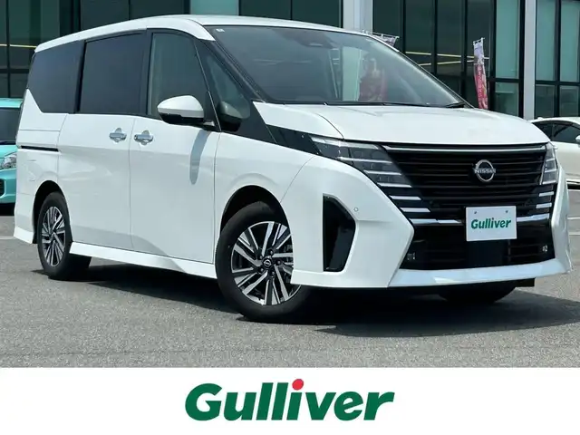 日産 セレナ ハイウェイスター V 奈良県 2024(令6)年 0.6万km プリズムホワイト ハンズフリーオートスライドドア/純正ナビ(フルセグTV/AM・FM/BT/AppleCarPlay/HDMI)/純正フリップダウンモニター/アラウンドビューモニター/ビルトインETC2.0/デジタルインナーミラー/パドルシフト/オートブレーキホールド/プロパイロット/インテリジェントエマージェンシーブレーキ/踏み間違い防止アシスト/車線逸脱警報/置くだけ充電/後席サンシェード/純正16インチアルミホイール/純正フロアマット