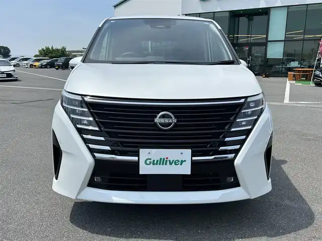 日産 セレナ ハイウェイスター V 奈良県 2024(令6)年 0.6万km プリズムホワイト ハンズフリーオートスライドドア/純正ナビ(フルセグTV/AM・FM/BT/AppleCarPlay/HDMI)/純正フリップダウンモニター/アラウンドビューモニター/ビルトインETC2.0/デジタルインナーミラー/パドルシフト/オートブレーキホールド/プロパイロット/インテリジェントエマージェンシーブレーキ/踏み間違い防止アシスト/車線逸脱警報/置くだけ充電/後席サンシェード/純正16インチアルミホイール/純正フロアマット