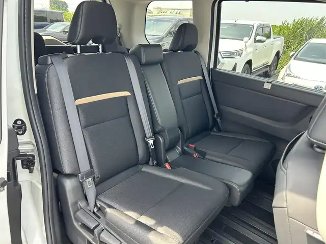 日産 セレナ ハイウェイスター V 奈良県 2024(令6)年 0.6万km プリズムホワイト ハンズフリーオートスライドドア/純正ナビ(フルセグTV/AM・FM/BT/AppleCarPlay/HDMI)/純正フリップダウンモニター/アラウンドビューモニター/ビルトインETC2.0/デジタルインナーミラー/パドルシフト/オートブレーキホールド/プロパイロット/インテリジェントエマージェンシーブレーキ/踏み間違い防止アシスト/車線逸脱警報/置くだけ充電/後席サンシェード/純正16インチアルミホイール/純正フロアマット