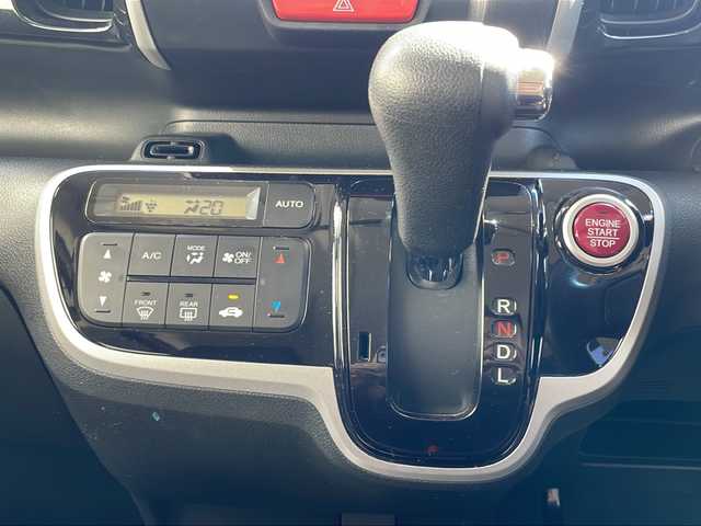 ホンダ Ｎ ＢＯＸ カスタム G SSパッケージ 山口県 2015(平27)年 8万km スマートブラック (株)IDOMが運営する【じしゃロン宇部店】の自社ローン専用車両になります。こちらは現金またはオートローンご利用時の価格です。自社ローンご希望の方は別途その旨お申付け下さい。/Ｂｌｕｅｔｏｏｔｈ接続/両側パワースライドドア/バックカメラ/社外ナビ/フルセグＴＶ/ディスチャージライト/プッシュスタート/スマートキー/ドライブレコーダー/チップアップシート/純正フロアマット