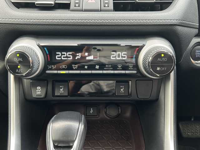 トヨタ ＲＡＶ４ G 山口県 2020(令2)年 4.2万km アティチュードブラックマイカ 登録時走行距離/　【41784km】/ワンオーナー/保証書/取扱説明書/純正ディスプレイオーディオ/AM/FM/Bluetooth/バックカメラ/アラウンドビューモニター/前後ドライブレコーダー/パワーバックドア/TRD製エアロパーツ/レーダークルーズコントロール/ムーンルーフ/D+N席シートヒーター/D席シートメモリ/パワーシート/電動パーキング/オートブレーキホールド/LEDヘッドライト/フォグライト/オートライト/オートマチックハイビーム/ステアリングヒーター/ETC