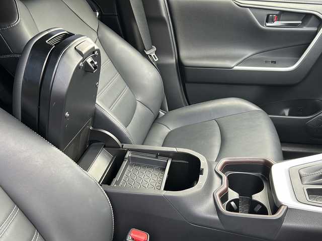 トヨタ ＲＡＶ４ G 山口県 2020(令2)年 4.2万km アティチュードブラックマイカ 登録時走行距離/　【41784km】/ワンオーナー/保証書/取扱説明書/純正ディスプレイオーディオ/AM/FM/Bluetooth/バックカメラ/アラウンドビューモニター/前後ドライブレコーダー/パワーバックドア/TRD製エアロパーツ/レーダークルーズコントロール/ムーンルーフ/D+N席シートヒーター/D席シートメモリ/パワーシート/電動パーキング/オートブレーキホールド/LEDヘッドライト/フォグライト/オートライト/オートマチックハイビーム/ステアリングヒーター/ETC
