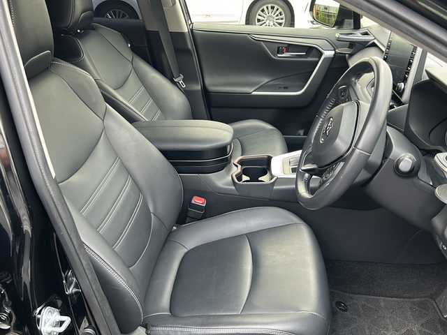 トヨタ ＲＡＶ４ G 山口県 2020(令2)年 4.2万km アティチュードブラックマイカ 登録時走行距離/　【41784km】/ワンオーナー/保証書/取扱説明書/純正ディスプレイオーディオ/AM/FM/Bluetooth/バックカメラ/アラウンドビューモニター/前後ドライブレコーダー/パワーバックドア/TRD製エアロパーツ/レーダークルーズコントロール/ムーンルーフ/D+N席シートヒーター/D席シートメモリ/パワーシート/電動パーキング/オートブレーキホールド/LEDヘッドライト/フォグライト/オートライト/オートマチックハイビーム/ステアリングヒーター/ETC