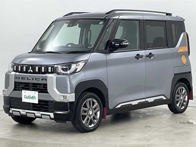 三菱 デリカミニ T プレミアム 道央・札幌 2023(令5)年 1.2万km 黒／グレー ・純正9インチナビ(TV＆BT)/・全方位カメラ/・両側パワースライドドア/・ハンズフリーオートスライドドア/・オートマチックハイビーム/・オートライト/・パドルシフト/・e-Assist/・衝突被害軽減ブレーキ/・車線逸脱警報/・MYパイロット/・踏み間違い衝突防止アシスト　/・先行車発進通知/・トラフィックサインレコグニション/・デジタルインナーミラー/・プッシュスタート/・スマートキー/・ハンドルヒーター/・ステアリングスイッチ/・ハーフレザーシート/・ビルトインETC/・シートヒーター/・ヘッドライトレベライザー/・LEDヘッドライトフォグ/・ルーフレール/・純正ゴムマット/・革巻きステアリング/・アイドリングストップ/・ダウンヒルアシストコントロール
